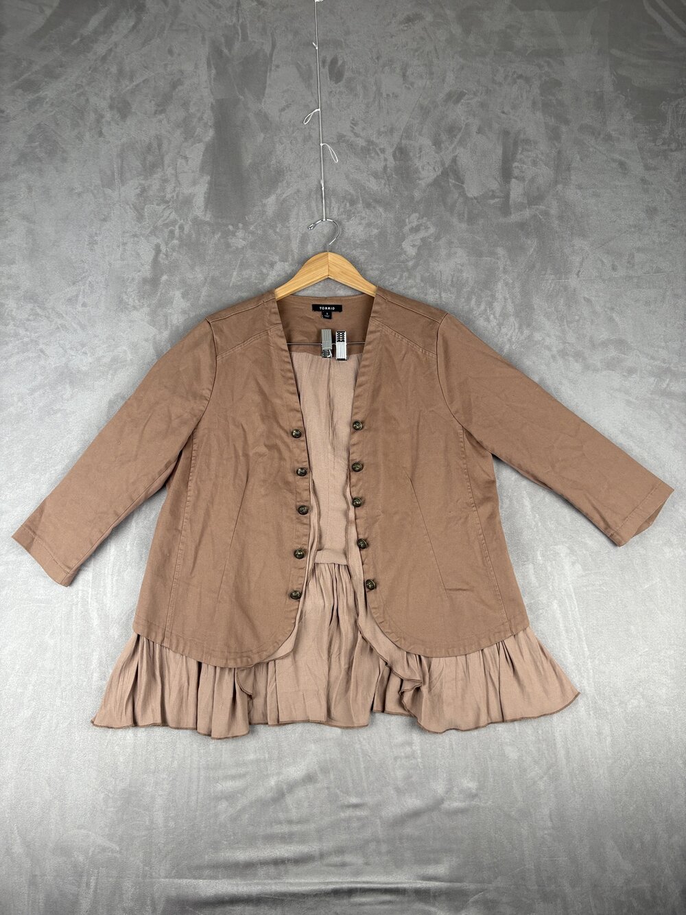 Torrid Button-Front Ruffle Hem Cardigan 1X - Picture 2 of 13